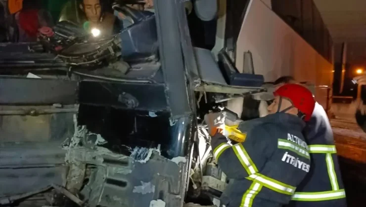 Yalova’da Tersane İşçilerini Taşıyan Servis Kazası: 11 Yaralı