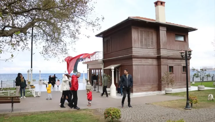 Yürüyen Köşk, Atatürk’ü Anma Günü’nde Ziyaretçi Akınına Uğradı