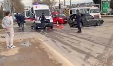 Yalova’da Arkadan Çarpma Kazası: 3 Yaralı